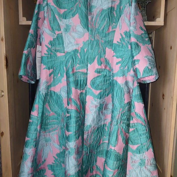 Elegant Dress/Coat set Quality Jacquard style print with a subtle sheen. Size 12 - Picture 4 of 11